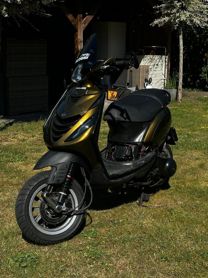 Piaggio zip 218cc LC brom, Fietsen en Brommers, Scooters | Piaggio, Zo goed als nieuw, Zip, Maximaal 45 km/u, Benzine, Ophalen