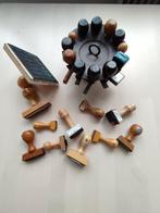 Vintage stempelhouder en 23 vintage "kantoor" stempels, Antiek en Kunst, Ophalen