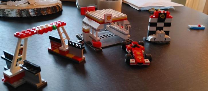 LEGO Shell Ferrari F1 Race Set – Compleet met pitstop & podi, Kinderen en Baby's, Speelgoed | Duplo en Lego, Zo goed als nieuw