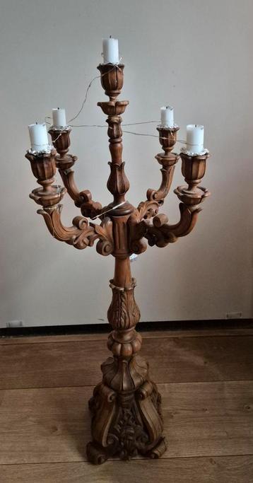 hout gesneden beschikbaar voor biedingen