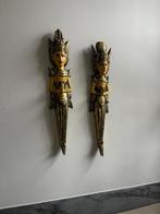 Houten beelden uit Bali, Ophalen