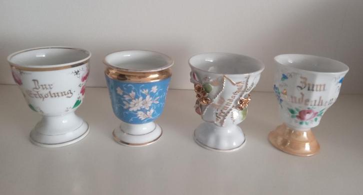4 porseleinen rijkversierde bekers, Antiek en Kunst, Antiek | Porselein, Verzenden