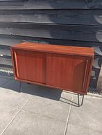 Vintage schuifdeur kastje op gietijzeren luspoten onderstel, Ophalen, Gebruikt, 25 tot 50 cm, 50 tot 100 cm