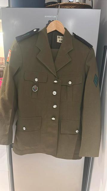 Uniform Franse Vreemdelingen Legioen 1979 beschikbaar voor biedingen