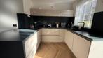 Beige Hoekkeuken met Silestone Werkblad, Ophalen, Hoekkeuken, Graniet of Steen, Zo goed als nieuw