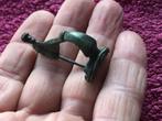 Bodemvondst Romeinse Knik boog FIBULA top patina romeins, Verzenden, Brons