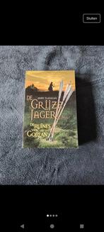 De Grijze Jager - De Ruïnes van Gorlan (Boek 1), Ophalen of Verzenden, Zo goed als nieuw, John Flanagan