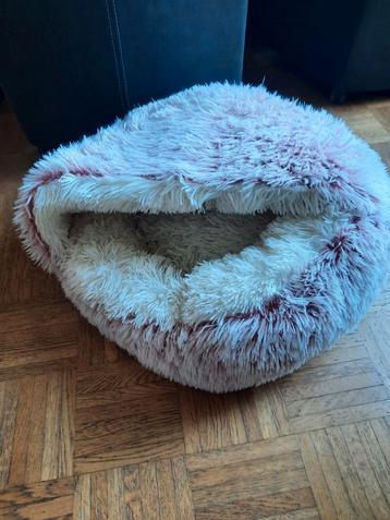 Super fluffy hondenmand beschikbaar voor biedingen