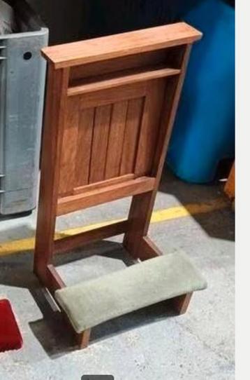 antieke bidstoel kerkstoel beschikbaar voor biedingen