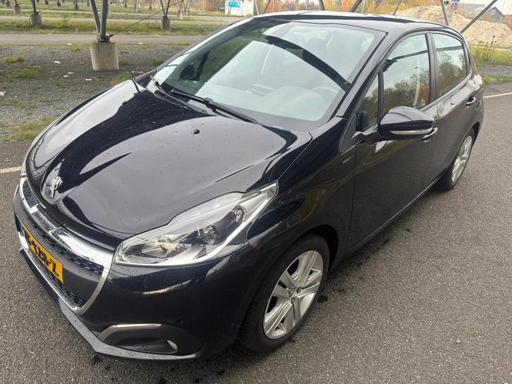 Peugeot 208 1.2 PureTech Signature Nwe Distributie LM Velgen, Auto's, Peugeot, Bedrijf, ABS, Airbags, Airconditioning, Bluetooth