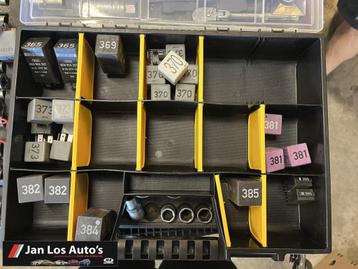 Verschillende Relais Audi VW 350-399 beschikbaar voor biedingen