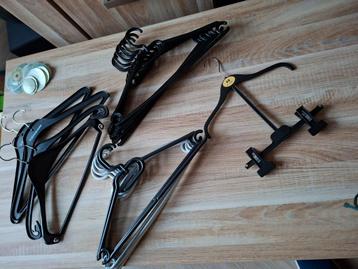 Plastic Kledinghangers - Diverse beschikbaar voor biedingen