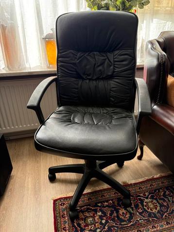bureaustoel beschikbaar voor biedingen