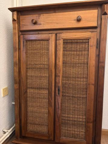 Eikenhouten kast beschikbaar voor biedingen