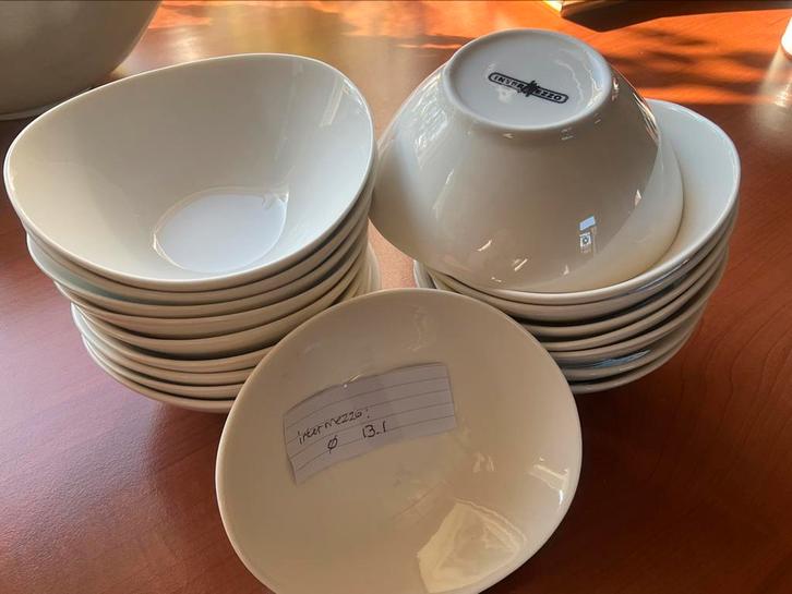 Intermezzo schaaltjes wit porselein/schuin(ikea 21986 ?), Huis en Inrichting, Keuken | Servies, Zo goed als nieuw, Schaal of Schalen