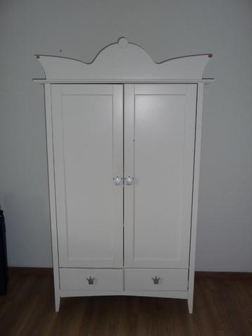 Babykamer - kast, commode, babybed beschikbaar voor biedingen