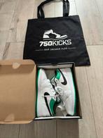 Jordan 1 Low White Lucky Green Stadium Leather Maat EU37,5, Nieuw, Groen, Jordan, Sneakers of Gympen