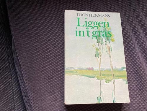 🌾 Liggen in 't gras - Toon Hermans, Boeken, Gedichten en Poëzie, Gelezen, Ophalen of Verzenden