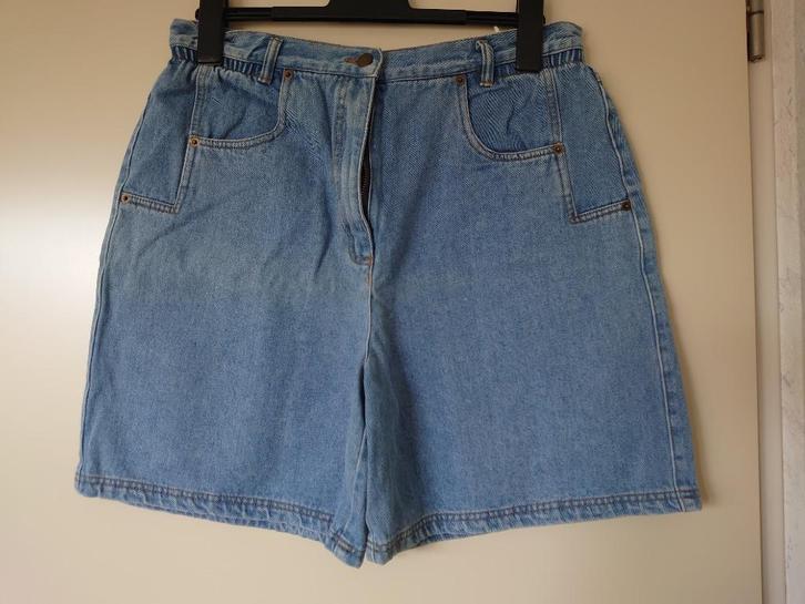 korte broek jeans maat 44, Kleding | Dames, Spijkerbroeken en Jeans, Zo goed als nieuw, W33 - W36 (confectie 42/44), Blauw, Ophalen of Verzenden