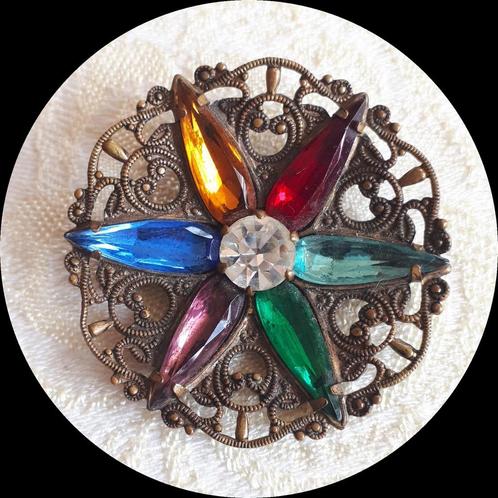 Antieke Koperen Filigrain Broche met Rijnstenen. GRATIS Verz, Sieraden, Tassen en Uiterlijk, Antieke sieraden, Broche, Koper, Verzenden