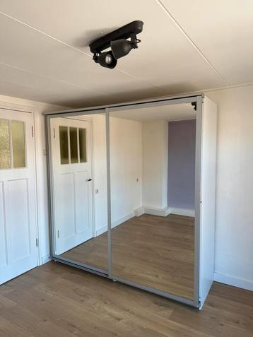 GRATIS! Ikea kledingkast met schuifdeuren beschikbaar voor biedingen