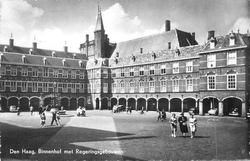 (381-059-011) Den Haag Binnenhof met Regeringsgebouwen, Verzamelen, Ansichtkaarten | Nederland, Zuid-Holland, Verzenden
