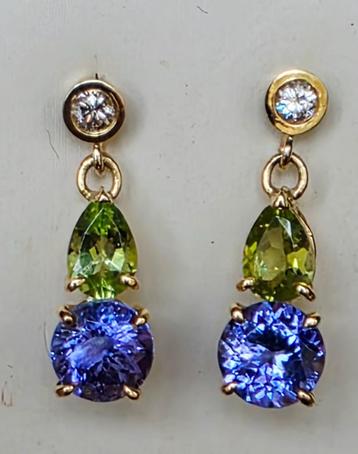 Exclusieve oorhangers met tanzanieten, peridoten, diamanten  beschikbaar voor biedingen