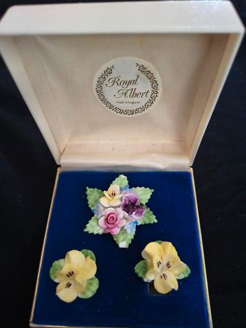 Royal Albert Bloemen Broche & Oorbellen Set beschikbaar voor biedingen