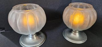 2 sfeerlampjes met gesatineerd glas