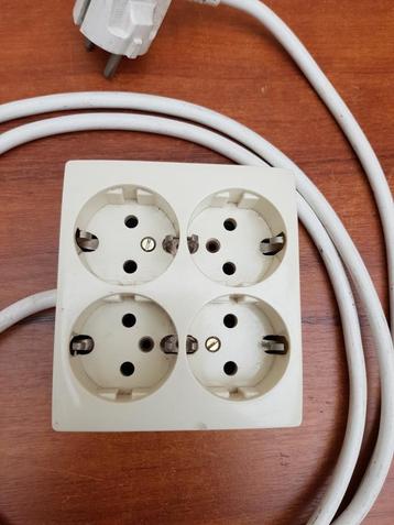 Witte 4-voudige stekkerdoos - 195cm snoer beschikbaar voor biedingen