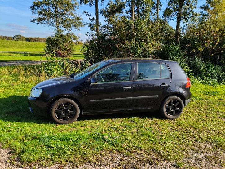 Volkswagen Golf 1.6 16V FSI 85KW 5D 2005 Zwart, Auto's, Volkswagen, Particulier, Golf, Airconditioning, Boordcomputer, Centrale vergrendeling