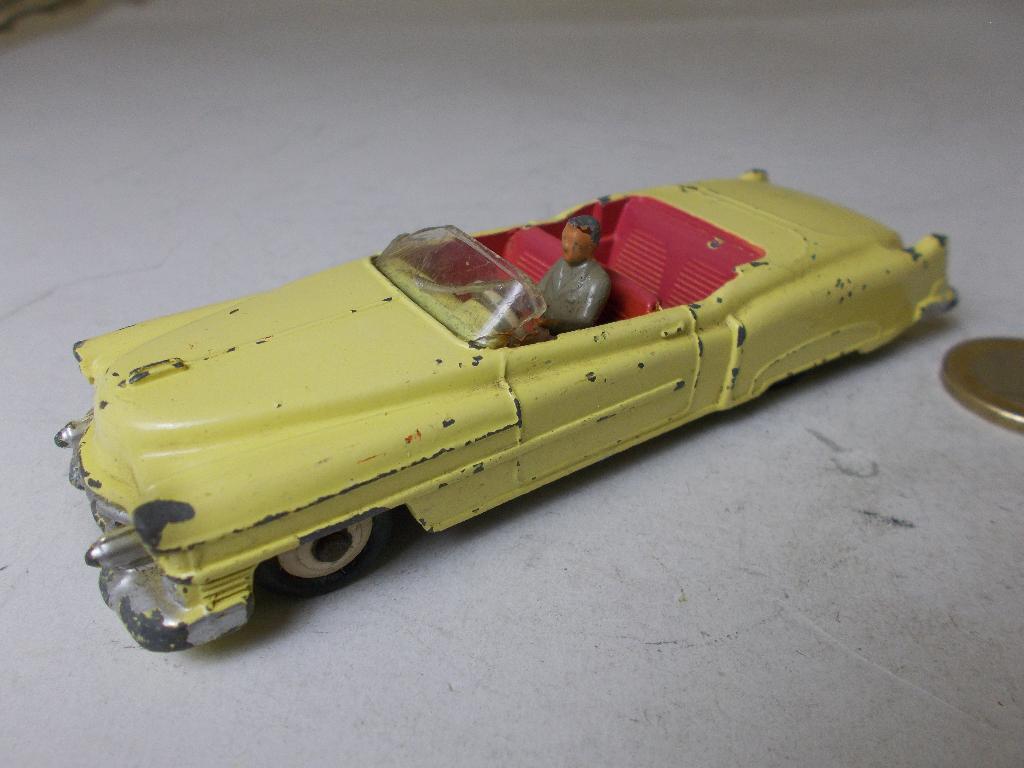 1957 Dinky Toys 131 CADILLAC TOURER ELDORADO + Driver. (-A-)