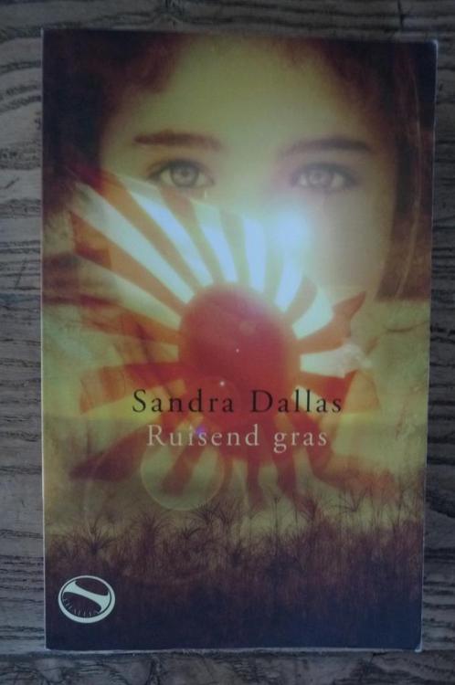 Ruisend gras - Sandra Dallas (christelijke roman), Boeken, Romans, Zo goed als nieuw, Nederland, Ophalen of Verzenden