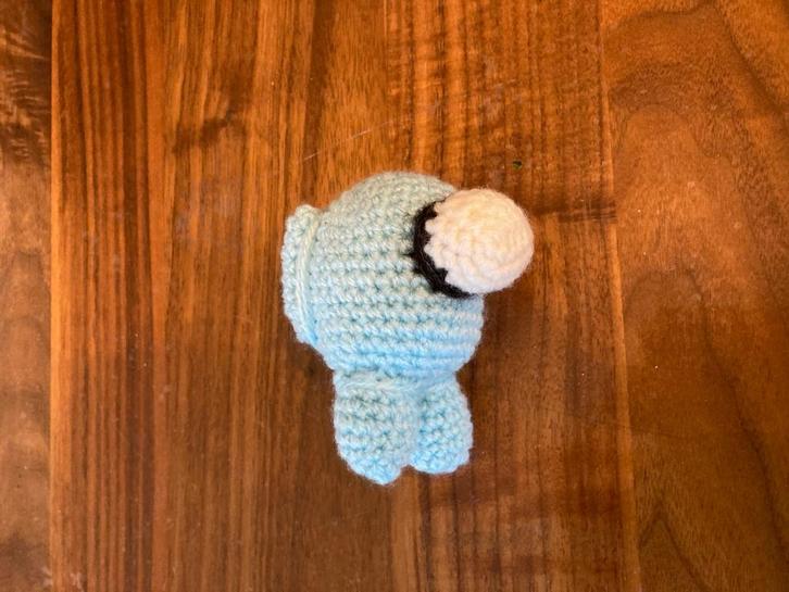 Among us game poppetje 12 cm licht blauw gehaakt!, Kinderen en Baby's, Speelgoed | Knuffels en Pluche, Zo goed als nieuw, Overige typen