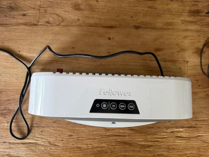 Fellowes lamineerapparaat Cosmic 2 A4, Diversen, Bureau-accessoires, Zo goed als nieuw, Ophalen of Verzenden