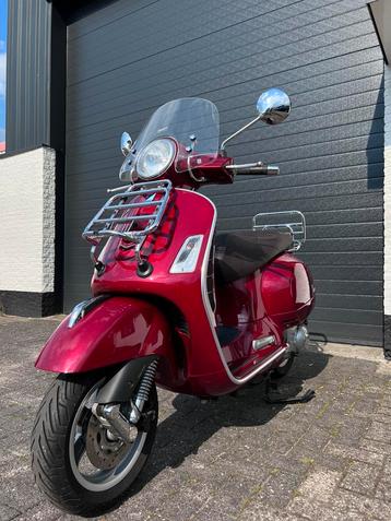 Vespa gts 300 touring motorscooter Piaggio 300cc gts300 beschikbaar voor biedingen