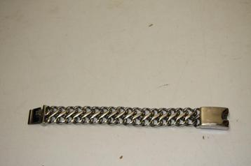 armband staal (233) beschikbaar voor biedingen