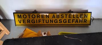 groot duits tl-bord uit garage beschikbaar voor biedingen