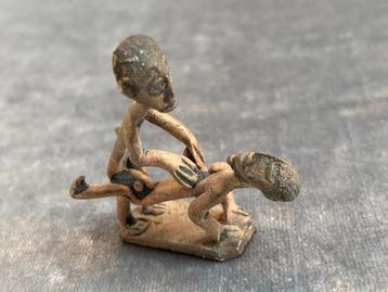 Bronzen Afrikaans beeldje erotisch getint beschikbaar voor biedingen