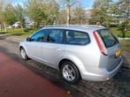 Ford Focus 1.6 16V 100PK 2010 Grijs, Auto's, 1596 cc, 4 cilinders, 635 kg, 100 pk