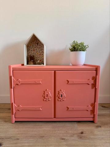 Compact, vintage kastje voor speelgoed of gang beschikbaar voor biedingen