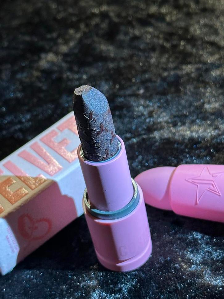 Jeffree Star Velvet Trap Lipstick - Donkerbruin, Sieraden, Tassen en Uiterlijk, Uiterlijk | Cosmetica en Make-up, Nieuw, Make-up