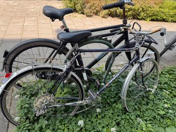 Batavus herenfiets groot onderhoud nodig lege banden ketting beschikbaar voor biedingen