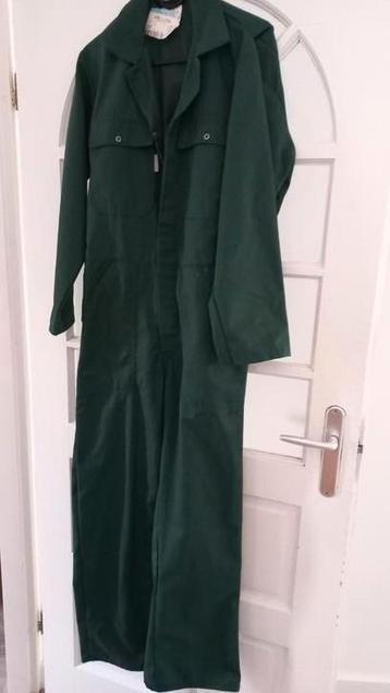 D groene nieuwe overall  beschikbaar voor biedingen