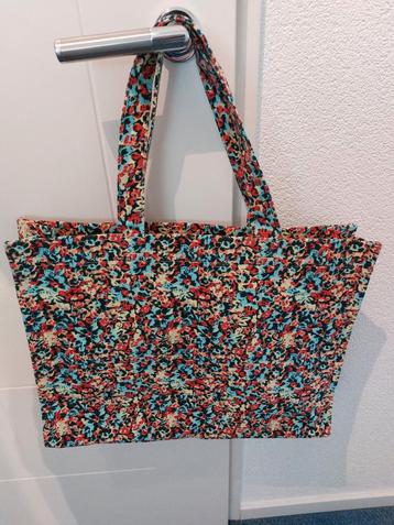 Zomers gekleurde shopping tas, nieuw, nooit gebruikt.  beschikbaar voor biedingen