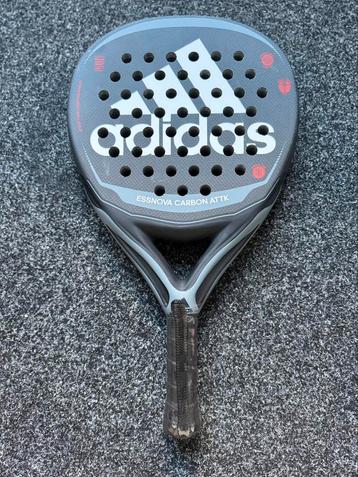 Adidas Essnova Carbon Attack beschikbaar voor biedingen