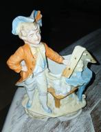 Antiek  biscuit beeldje, man bij waterfontein/ vaasje, Ophalen