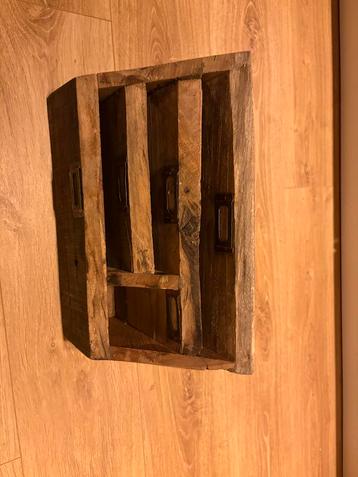 Stoere Organizer van Oude Spoorbielzen beschikbaar voor biedingen