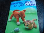 Minihondjes en katjes haken  == haakboek == hond kat == zgan, Ophalen of Verzenden, Zo goed als nieuw, Haken, Patroon of Boek