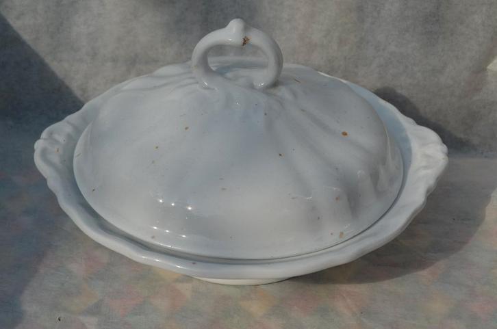 2 Aardewerk dekschalen Regout Maastricht, Antiek en Kunst, Antiek | Keramiek en Aardewerk, Ophalen of Verzenden